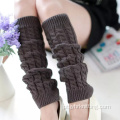 Mulheres tricotadas quentes de pernas longas quentes